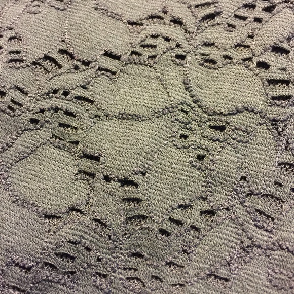 Long sleeved crocheted lace top. - Picture 4 of 5